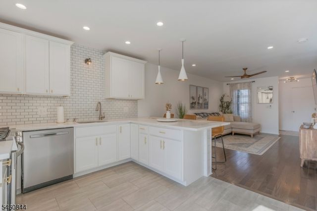 416 Willow Ct, Raritan Twp., NJ 08822