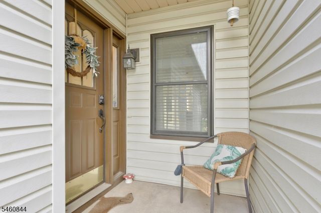416 Willow Ct, Raritan Twp., NJ 08822