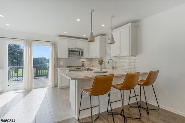 416 Willow Ct, Raritan Twp., NJ 08822