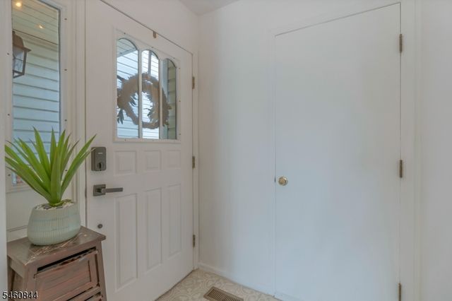 416 Willow Ct, Raritan Twp., NJ 08822