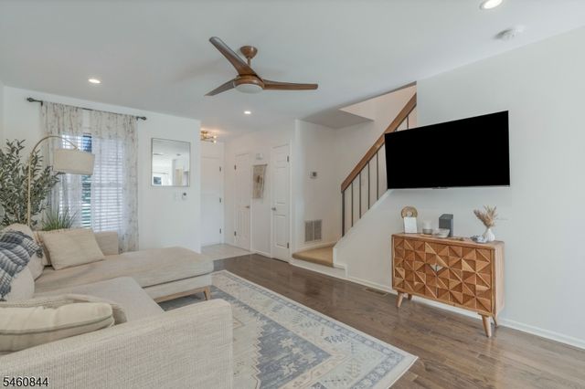 416 Willow Ct, Raritan Twp., NJ 08822