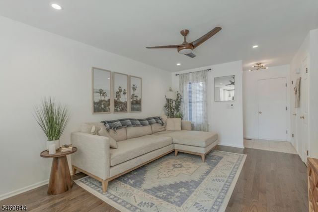 416 Willow Ct, Raritan Twp., NJ 08822