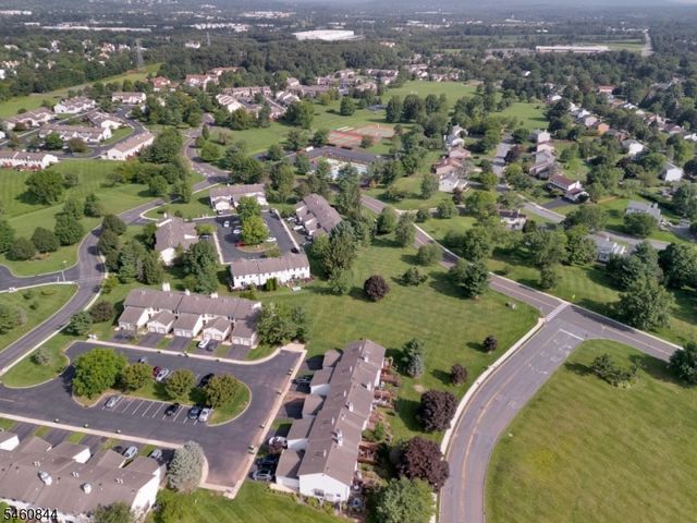 416 Willow Ct, Raritan Twp., NJ 08822