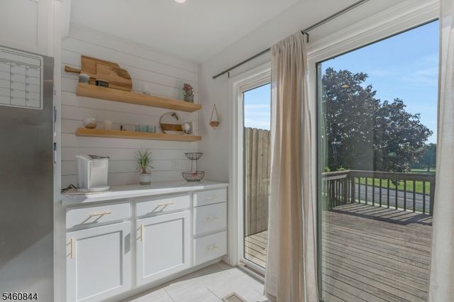 416 Willow Ct, Raritan Twp., NJ 08822