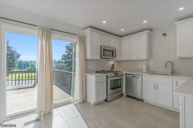 416 Willow Ct, Raritan Twp., NJ 08822