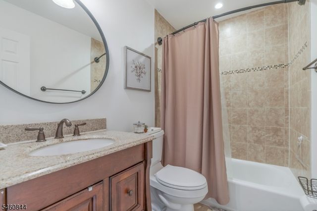 416 Willow Ct, Raritan Twp., NJ 08822
