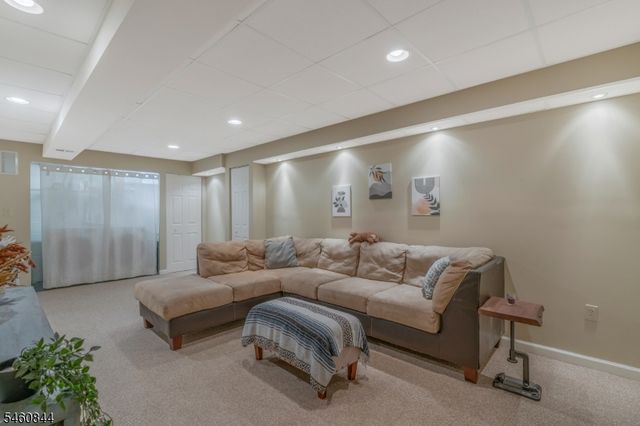 416 Willow Ct, Raritan Twp., NJ 08822