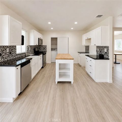 2652 S Arcadian Shores, Ontario, CA 91761
