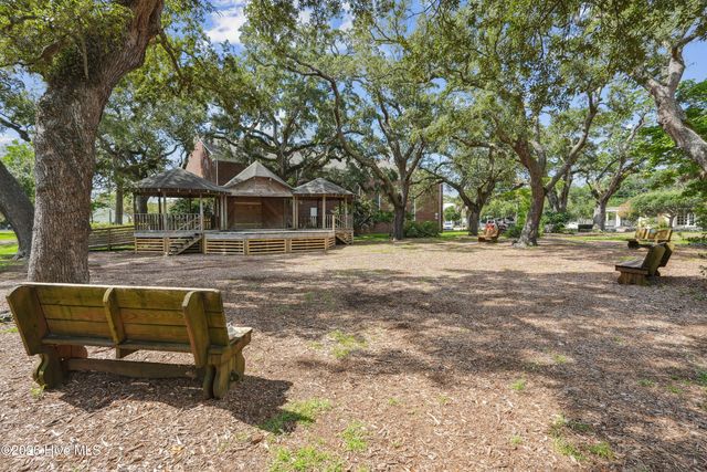 940 Parkway Road 197, Southport, NC 28461