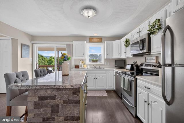 325 SHOOP LN, Halifax, PA 17032
