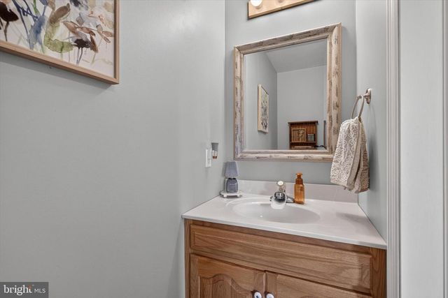 325 SHOOP LN, Halifax, PA 17032