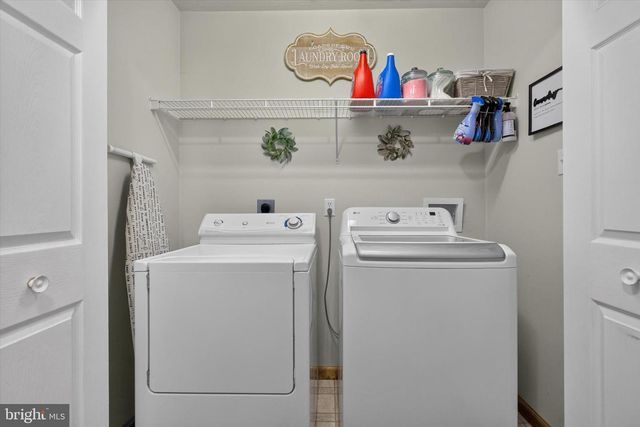 325 SHOOP LN, Halifax, PA 17032