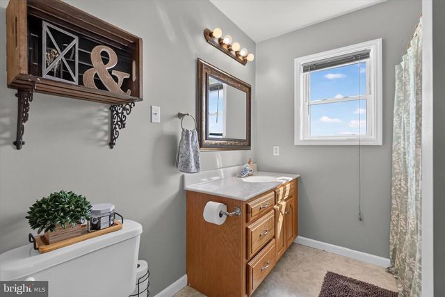 325 SHOOP LN, Halifax, PA 17032