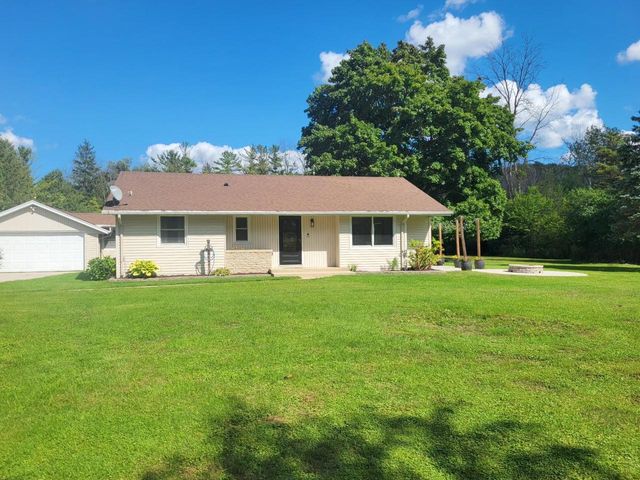 N6282 River Heights DRIVE, Plymouth, WI 53073