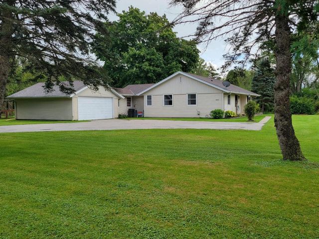 N6282 River Heights DRIVE, Plymouth, WI 53073