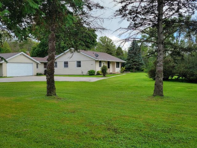 N6282 River Heights DRIVE, Plymouth, WI 53073