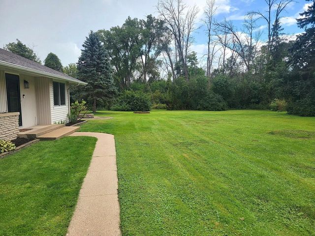 N6282 River Heights DRIVE, Plymouth, WI 53073
