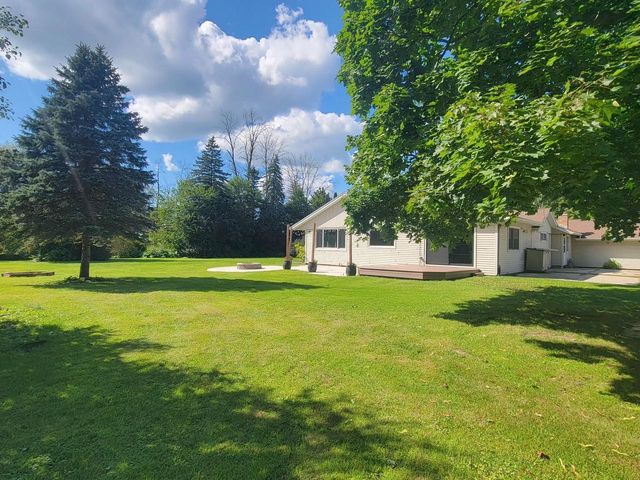 N6282 River Heights DRIVE, Plymouth, WI 53073