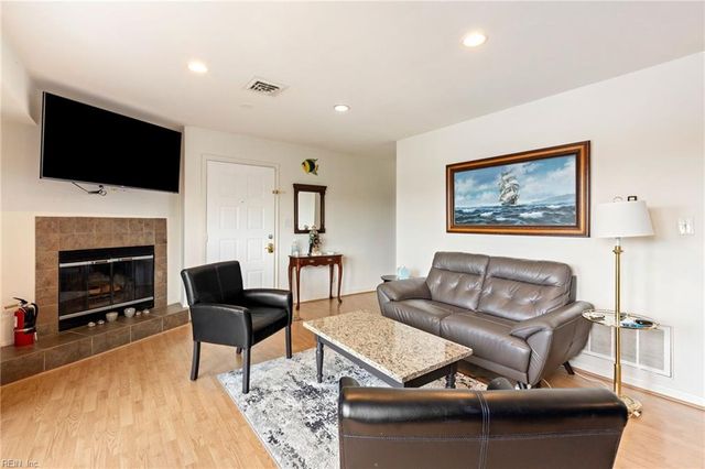 251 Lake DR, Virginia Beach, VA 23451
