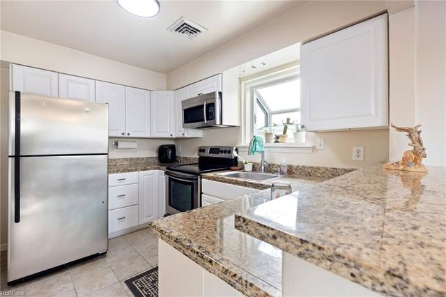 251 Lake DR, Virginia Beach, VA 23451