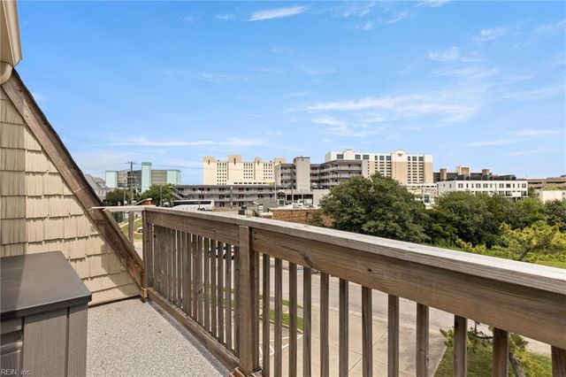251 Lake DR, Virginia Beach, VA 23451