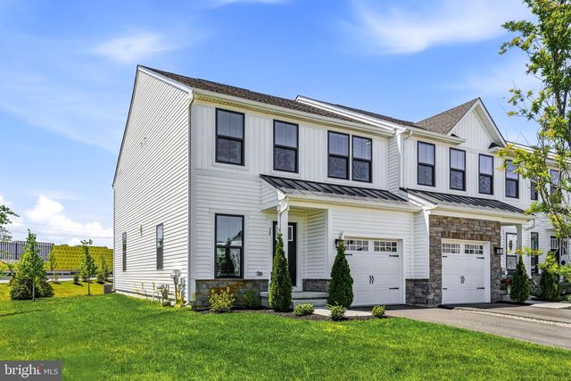 22 CINNAMON LN, Mount Laurel, NJ 08054