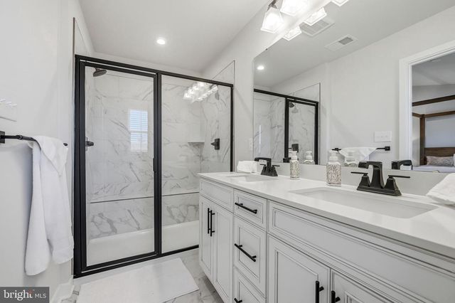 22 CINNAMON LN, Mount Laurel, NJ 08054