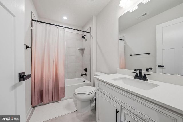 22 CINNAMON LN, Mount Laurel, NJ 08054