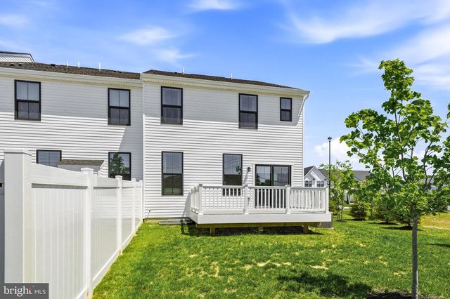 22 CINNAMON LN, Mount Laurel, NJ 08054