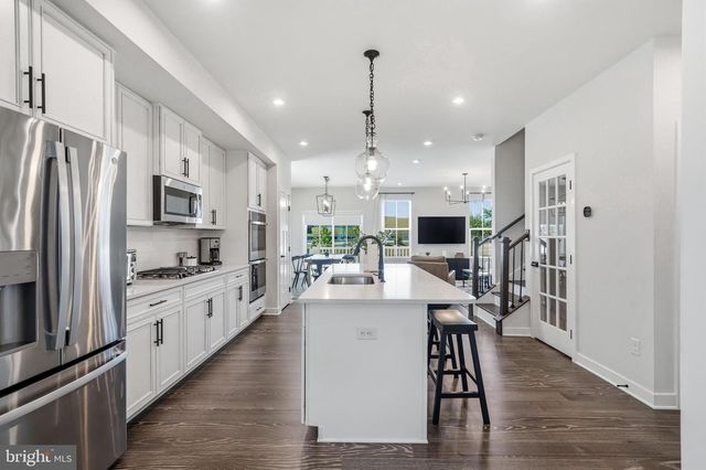 22 CINNAMON LN, Mount Laurel, NJ 08054