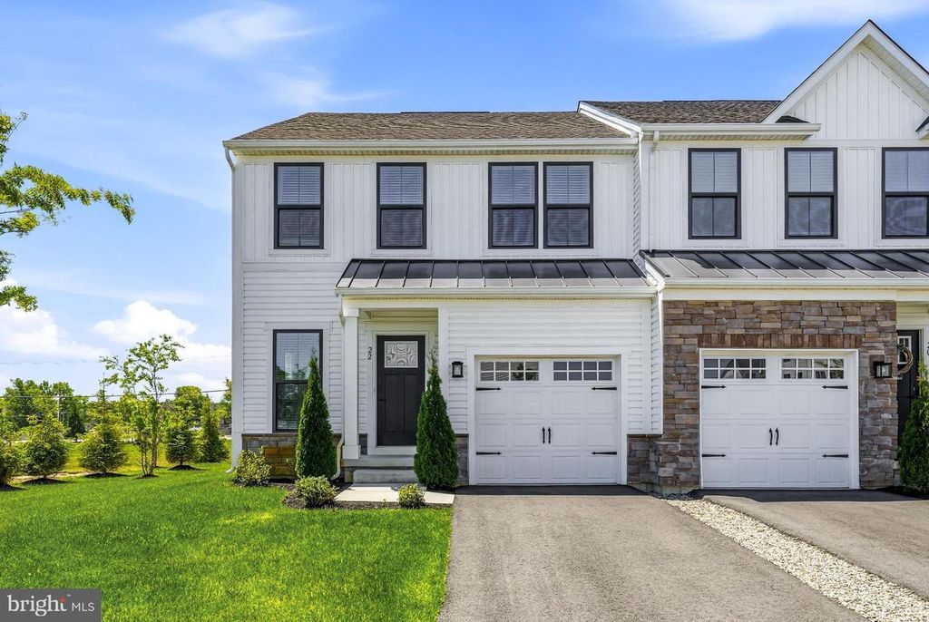 22 CINNAMON LN, Mount Laurel, NJ 08054