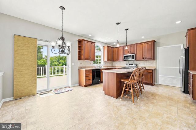 108 COOPER HAWK DR, Coatesville, PA 19320