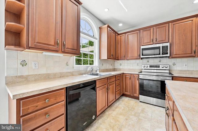 108 COOPER HAWK DR, Coatesville, PA 19320