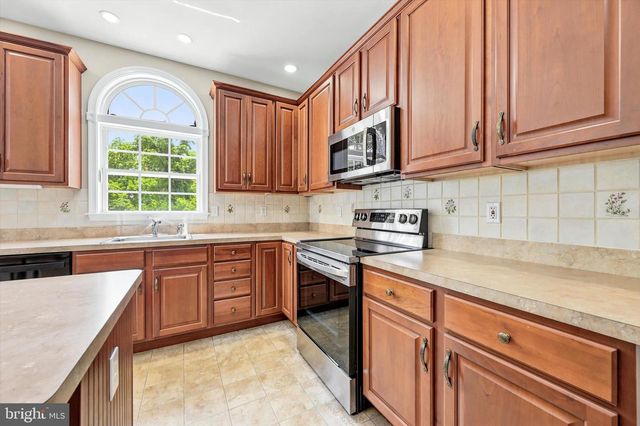 108 COOPER HAWK DR, Coatesville, PA 19320