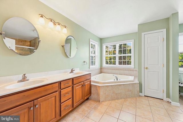 108 COOPER HAWK DR, Coatesville, PA 19320