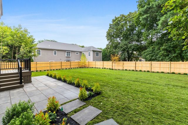 564 Chestnut St, Needham, MA 02492