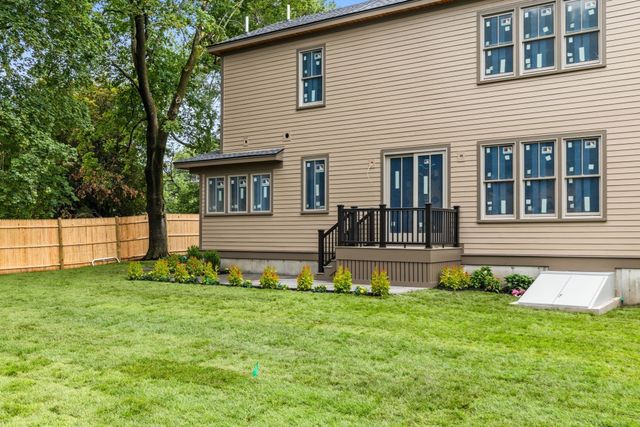 564 Chestnut St, Needham, MA 02492