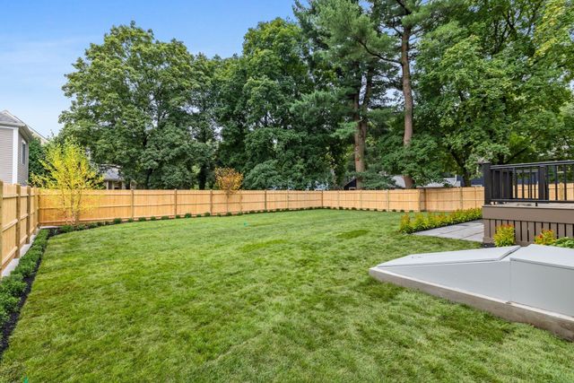 564 Chestnut St, Needham, MA 02492