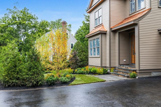 564 Chestnut St, Needham, MA 02492