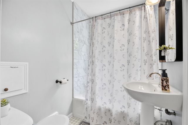 2915 Lorraine Avenue, Kalamazoo, MI 49008