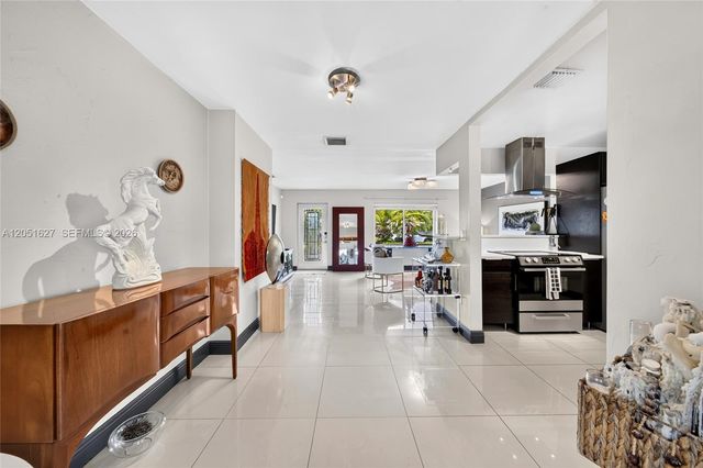 467 NE 129th St, North Miami, FL 33161