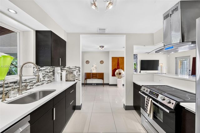 467 NE 129th St, North Miami, FL 33161