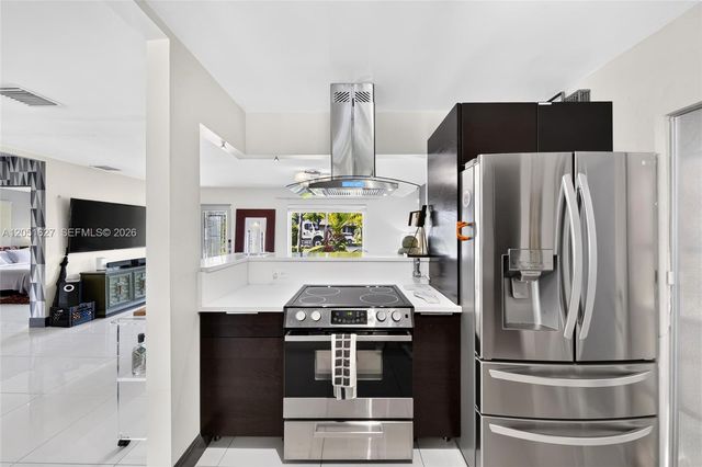 467 NE 129th St, North Miami, FL 33161