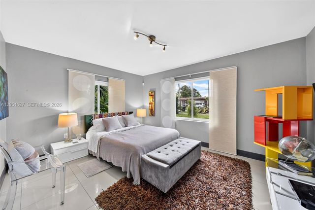 467 NE 129th St, North Miami, FL 33161