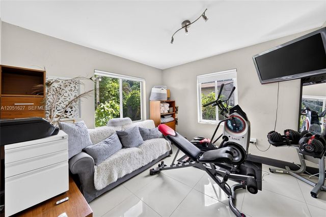 467 NE 129th St, North Miami, FL 33161