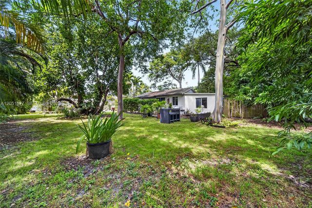 467 NE 129th St, North Miami, FL 33161