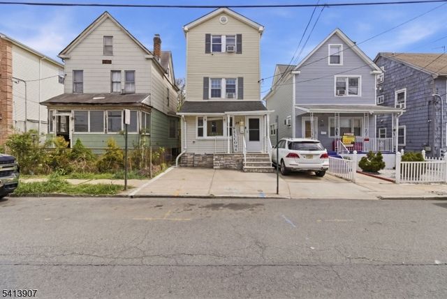 32 Cedar Ave, Elizabeth City, NJ 07202