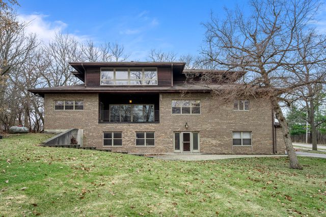 32981 N River Road, Libertyville, IL 60048