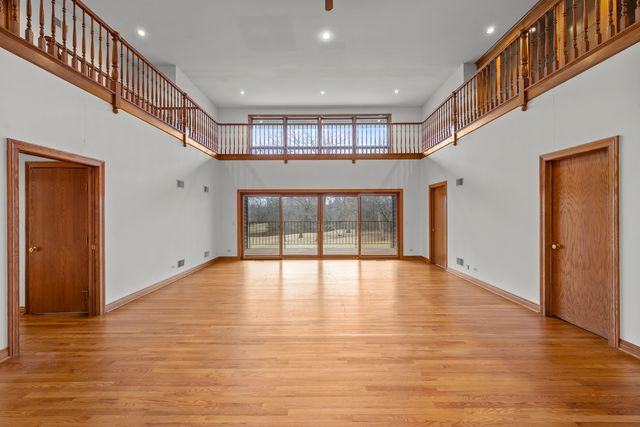 32981 N River Road, Libertyville, IL 60048