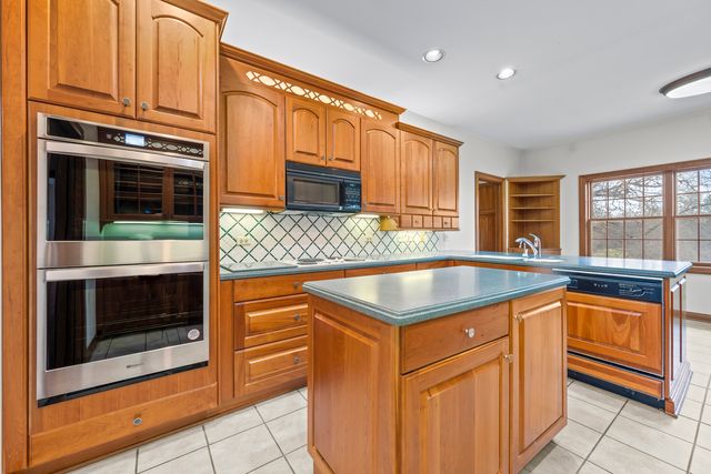 32981 N River Road, Libertyville, IL 60048